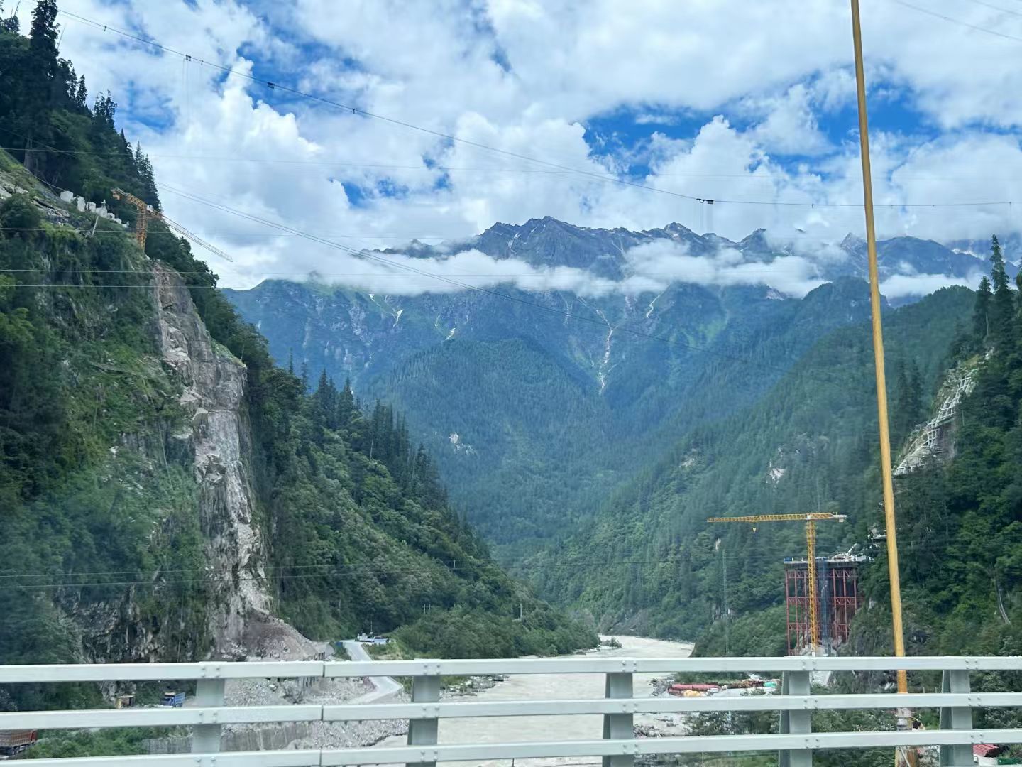 横断山脉壮丽地貌